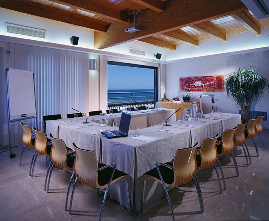 Hotel Europa Beach Village Giulianova Perniagaan gambar